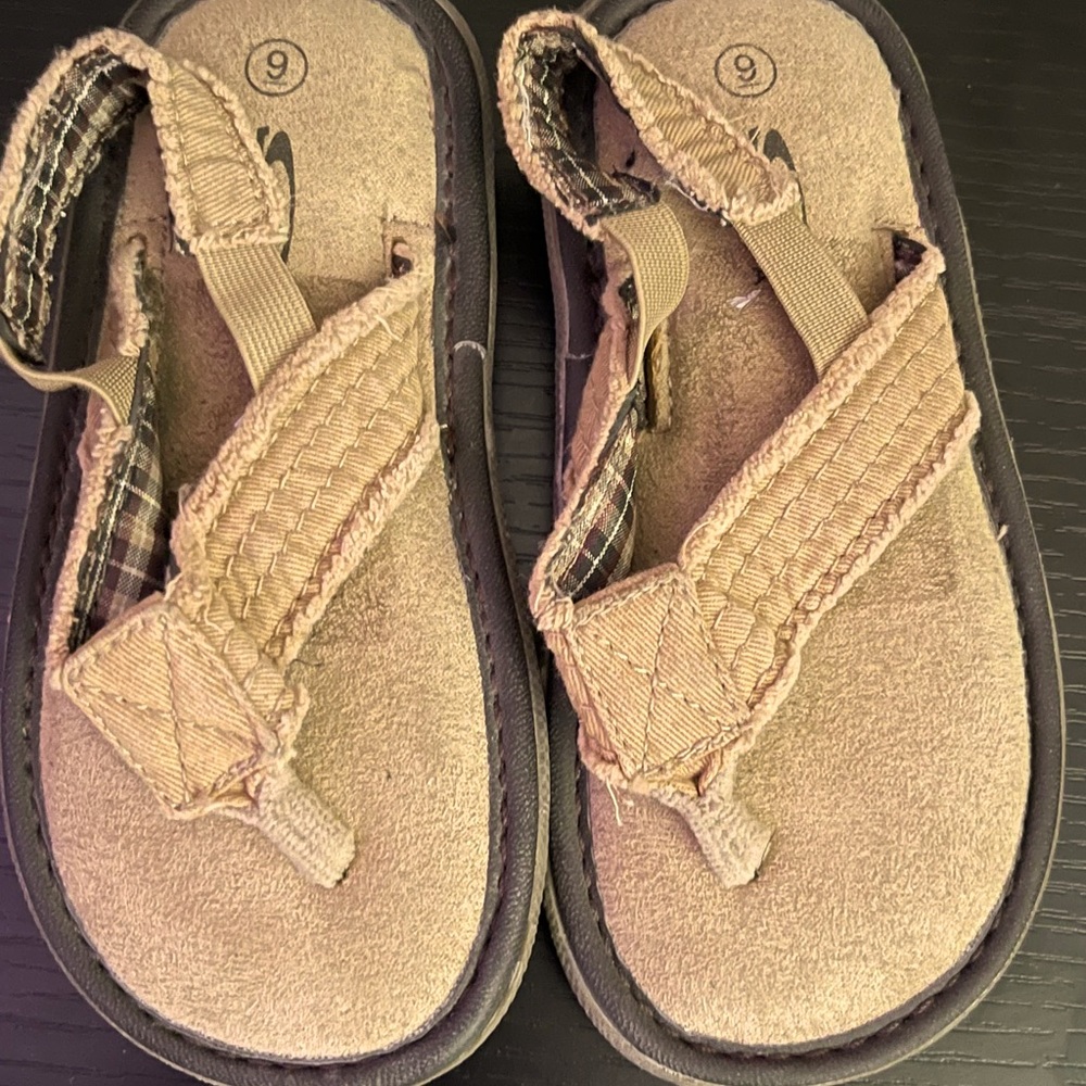 **NWOT** Omega toddler tan leather flip flops~ 9